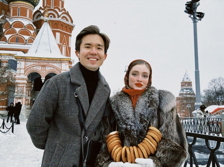 Познакомиться с девушкой москва